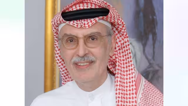 بدر عبدالمحسن.. الشاعر قبل أن يكون أميراً