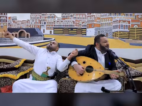 تقليد حمود السمة وياسين قطان.. مقطع إبداعي يخطف أضواء يوم الأغنية اليمنية؟