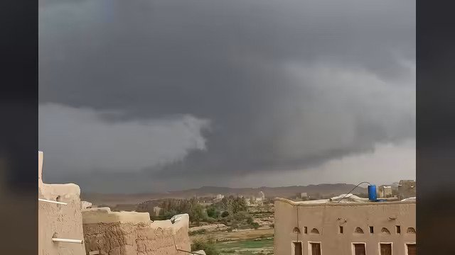 الأرصاد اليمني يتوقع استمرار هطول الأمطار وينبه المواطنين