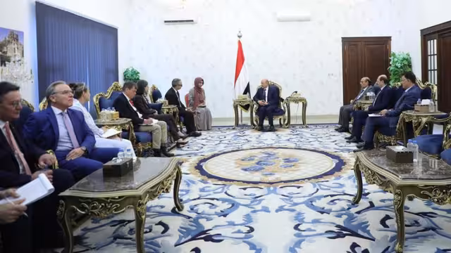 عدن: الرئيس العليمي يستقبل سفراء الاتحاد الأوروبي لدى اليمن