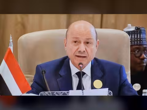 الرئيس العليمي في قمة الرياض: ردع السلوك الإسرائيلي لا يتم بحروب وكالة