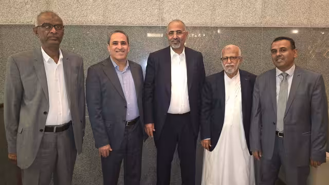 تفاصيل لقاء وفد من الإصلاح مع رئيس المجلس الانتقالي الزبيدي