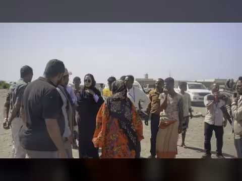 وفد أممي يتفقد أوضاع النازحين في حيمة التحيتا جنوب الحديدة