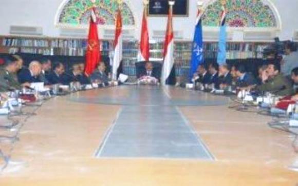 الرئيس يجتمع مع مجلس الدفاع لمناقشة مكافحة الارهاب والجريمة