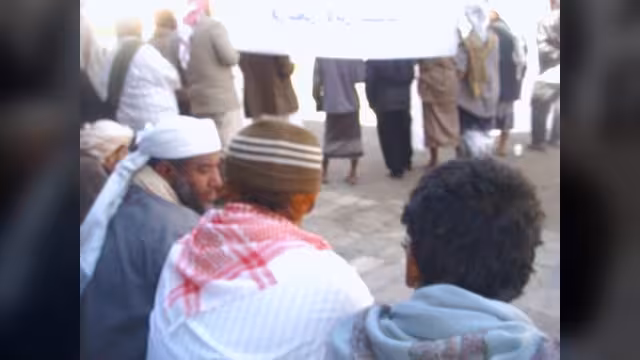 أهالي المعتقلين تعسفياً في الأمن السياسي يهددون بتصعيد الاحتجاجات