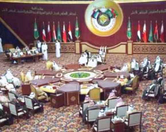 دول الخليج تطالب صالح بتسليم السلطة إلى نائبه