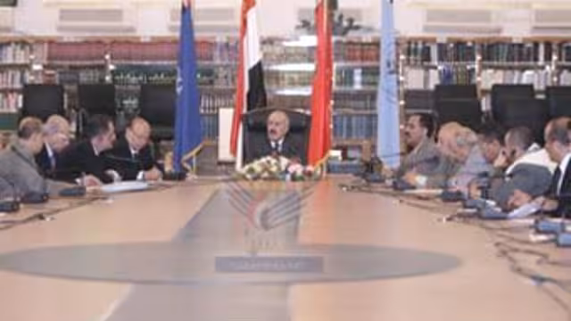 المؤتمر يفوض صالح وهادي لاختيار وزراء حكومة الوفاق