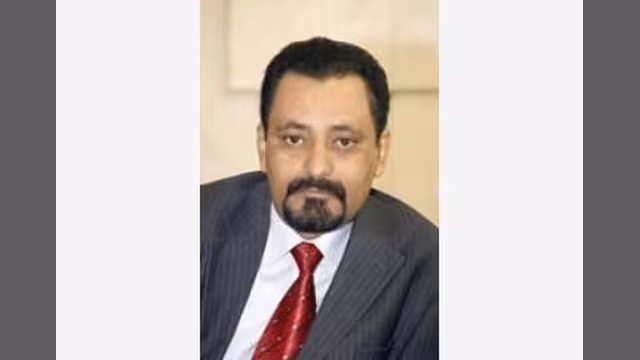 دموع باسندوة تعبير عن مدنية الرجل