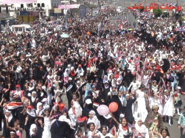 مسلحون يطلقون النار على مسيرة سلمية في اب تطالب بهيكلة الجيش