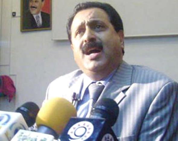 تظاهرات بجامعة صنعاء تطالب برحيل خالد طميم وإلغاء رسوم الموازي