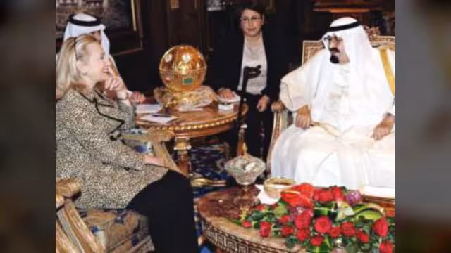 كلينتون تبحث وضع سوريا بالرياض