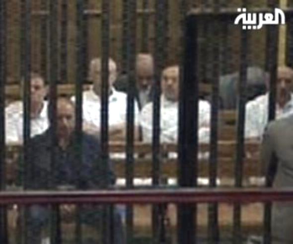 إطلاق الألعاب النارية ابتهاجا بقرار السجن المؤبد لمبارك والعادلى