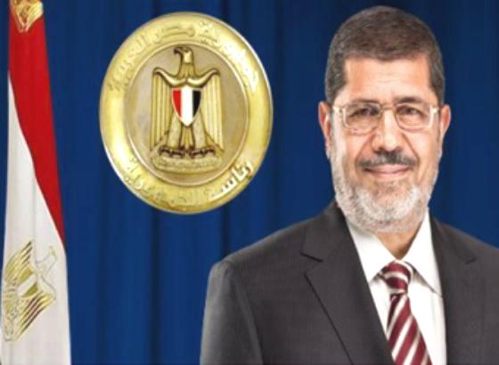 مرسي يحيل طنطاوي وعنان للتقاعد ويعين مكي نائبا له ويلغي الاعلان الدستوري (فيديو)