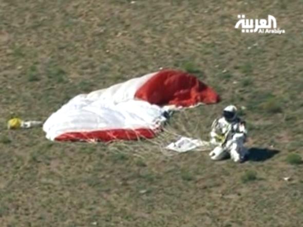 المغامر النمساوي تجاوز سرعة الصوت وهبط بسلام