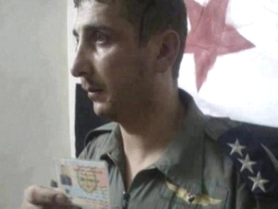 الجيش السوري الحر يأسر طياراً شبيهاً بالأسد (صورة)