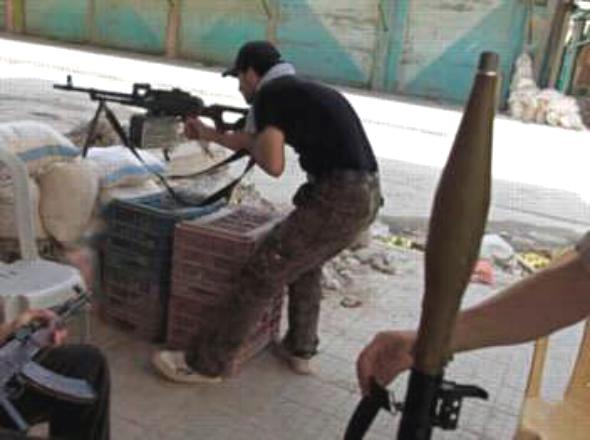 الجيش السوري الحر يصرف أول راتب لمقاتليه في حلب