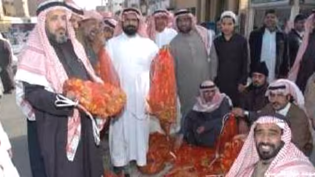 سوق سنوية صغير لبيع الجراد بالسعودية