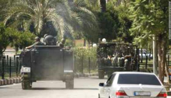 لبنان: 20 قتيلاً داخل مسجد بلال بن رباح والسنيورة يقترح حلاً