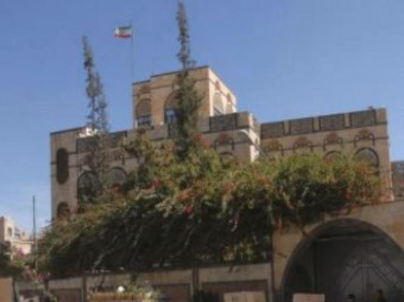 مسلحون مجهولون يختطفون موظفاً إيرانياً بسفارة طهران في صنعاء