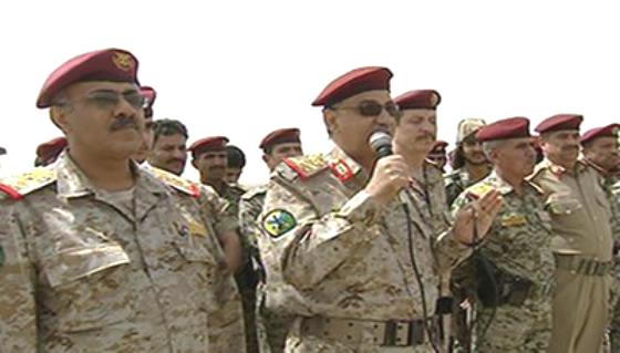وزير الدفاع: نحن على أعتاب مرحلة جديدة ويمن جديد والجيش اعادة لحمته وتوحيد قوته