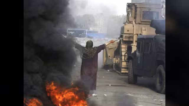 رويترز: شهادة - اقتحام القوات المصرية اعتصام مؤيدي مرسي يخلف فوضى ودماء