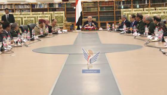 الرئيس هادي يرأس اجتماعاً للقيادات التنفيذية والعسكرية بثماني محافظات (وسطى وجنوبية)