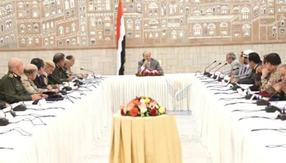 الرئيس هادي يترأس اجتماعا لقيادتي وزارة الدفاع والداخلية ومحافظي عدد من المحافظات