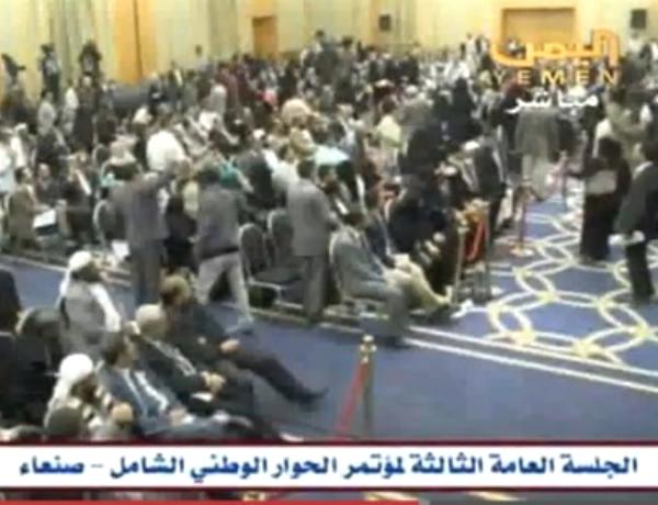 رفض لتفويض هادي بتقسيم اليمن إلى أقاليم وتحديد عددها وفوضى في موفنبيك (فيديو)