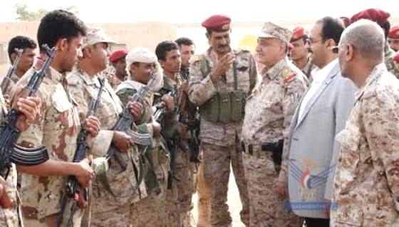 وزير الدفاع يتفقد المقاتلين في قطاع المسيلة بحضرموت ويحث على اليقظة