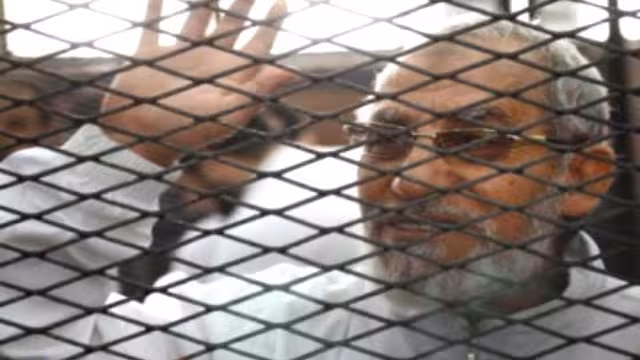 مصر: تأجيل محاكمة مرشد الإخوان بقضية "قليوب"
