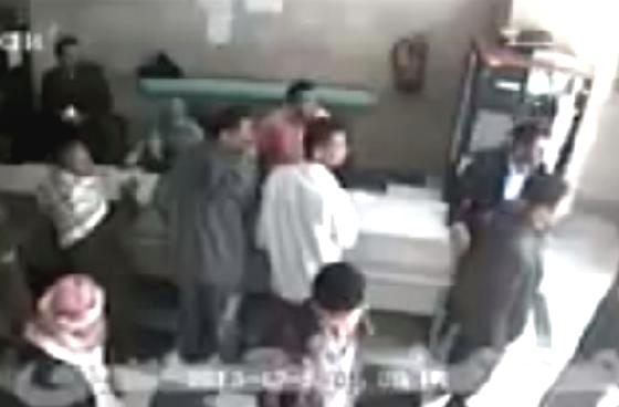العبسي ينشر فيديو لأول مرة لاقتحام مجمع العرضي بوزارة الدفاع ويعد بنشر المزيد