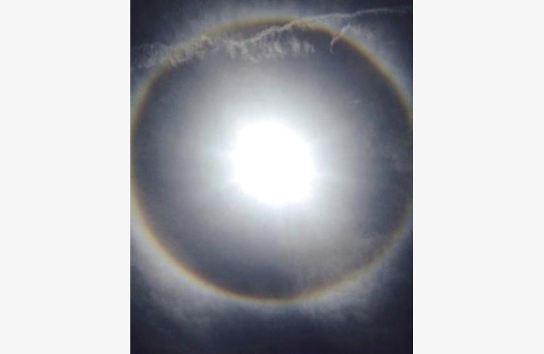 الأرصاد: ما شوهد في سماء اليمن هو ظاهرة شمسية عادية