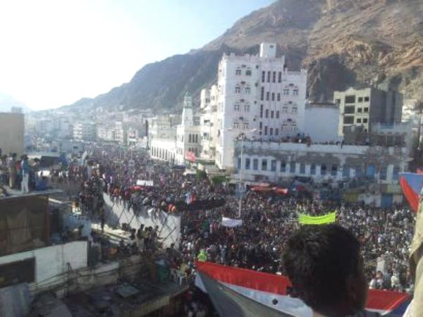 فعالية حاشدة للحراك في المكلا ترفض فيدرالية هادي وتطالب بجنوب فيدرالي (تغطية)