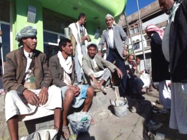 اليمنيون ينكرون ملامح عيد العمال