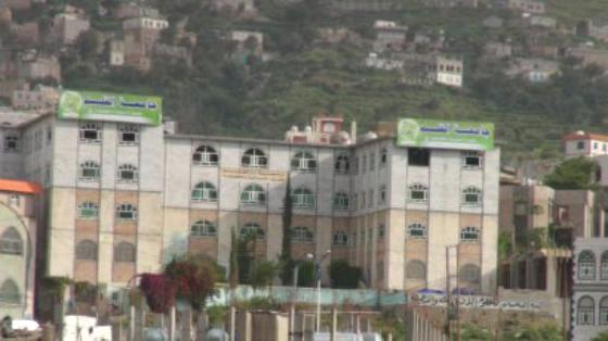 إب: الحوثيون يقتحمون مجمعاً لجمعية الإحسان والقاعدة يعلن مقتل العشرات بمنزل قيادي حوثي