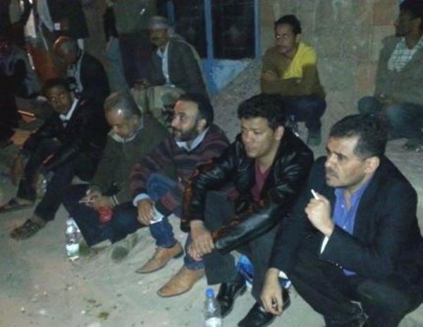 عشرات الكتاب والناشطين لم يغادروا قسم الجديري إلا بعد إفراج الحوثيين عن جميع المعتقلين