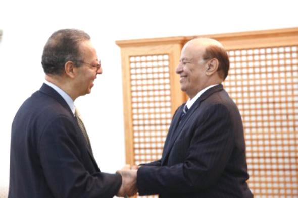 الرئيس هادي يلتقي المبعوث الدولي وعدداً من قادة الأحزاب في عدن