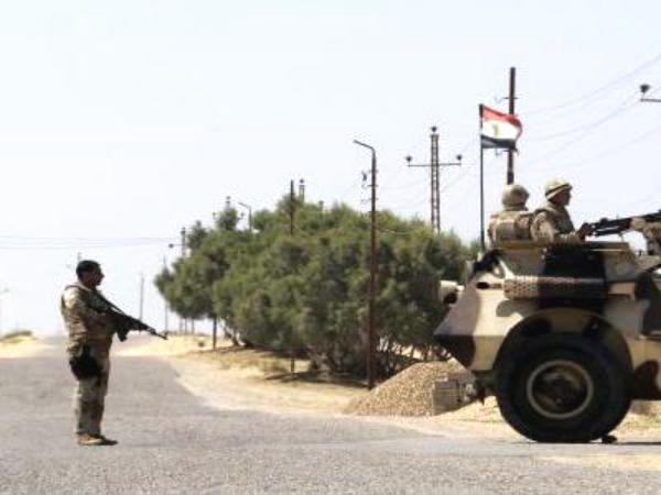 مقتل وإصابة العشرات بتفجير معسكرٍ في سيناء