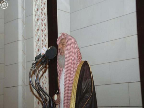 مفتي السعودية لليمنيين: عودوا إلى رشدكم أعداء الأمة يتربصون بكم