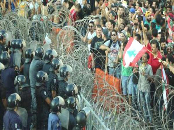 لبنان: الحكومة تُعجّل محاصصة النفايات والمُحتجون إلى الشارع مجدداً