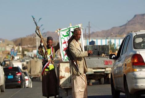 الحوثيين يقتحمون منزل النائب قعشة في إب ويعتقلون نجله