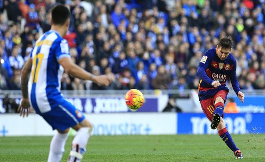 برشلونة يهدر نقطتين ثمينتين في "الديربي الكاتالوني" (فيديو)