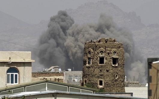 طيران التحالف يقصف معسكر النهدين في صنعاء