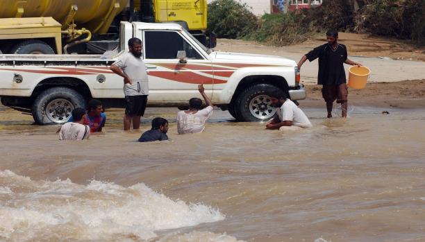 مقتل ستة أشخاص جراء الأمطار في عمان والإمارات