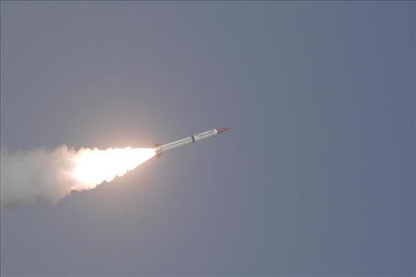 الحوثيون يعلنون تصنيع صاروخ باليستي جديد (وكالات)