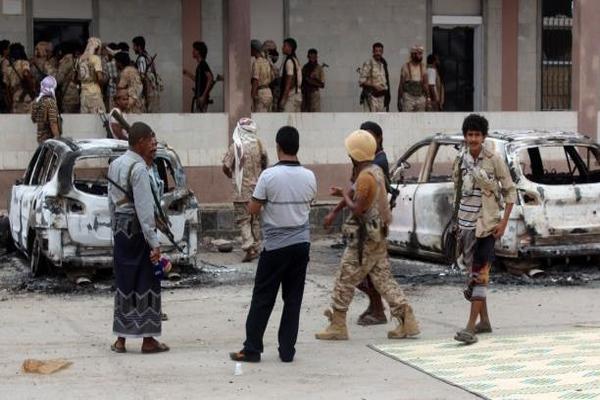 عدن: مقتل وإصابة العشرات من المجنّدين بتفجير انتحاري