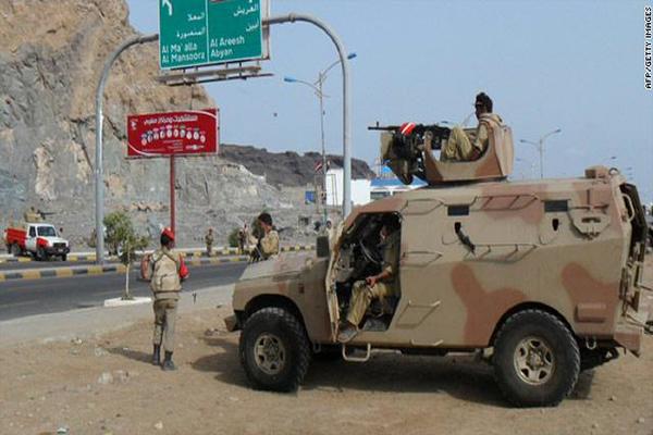 مقتل 3 جنود بانفجار سيارة مفخخة في أبين