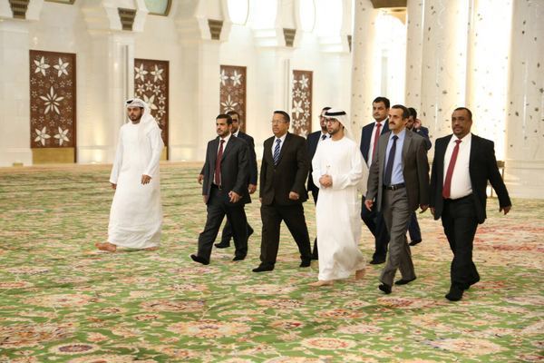 بن دغر يصل الإمارات في زيارة رسمية