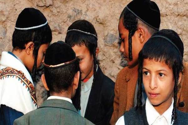بعد 60 عاماً.. اسرائيل تعترف بخطف الآلاف من أطفال يهود اليمن وبيعهم