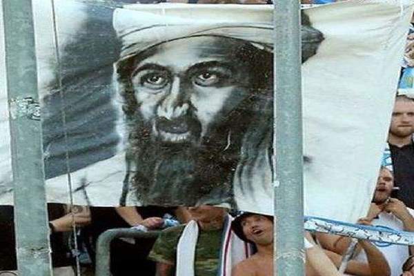 جماهير هانزا روستوك الألماني ترفع صور بن لادن
